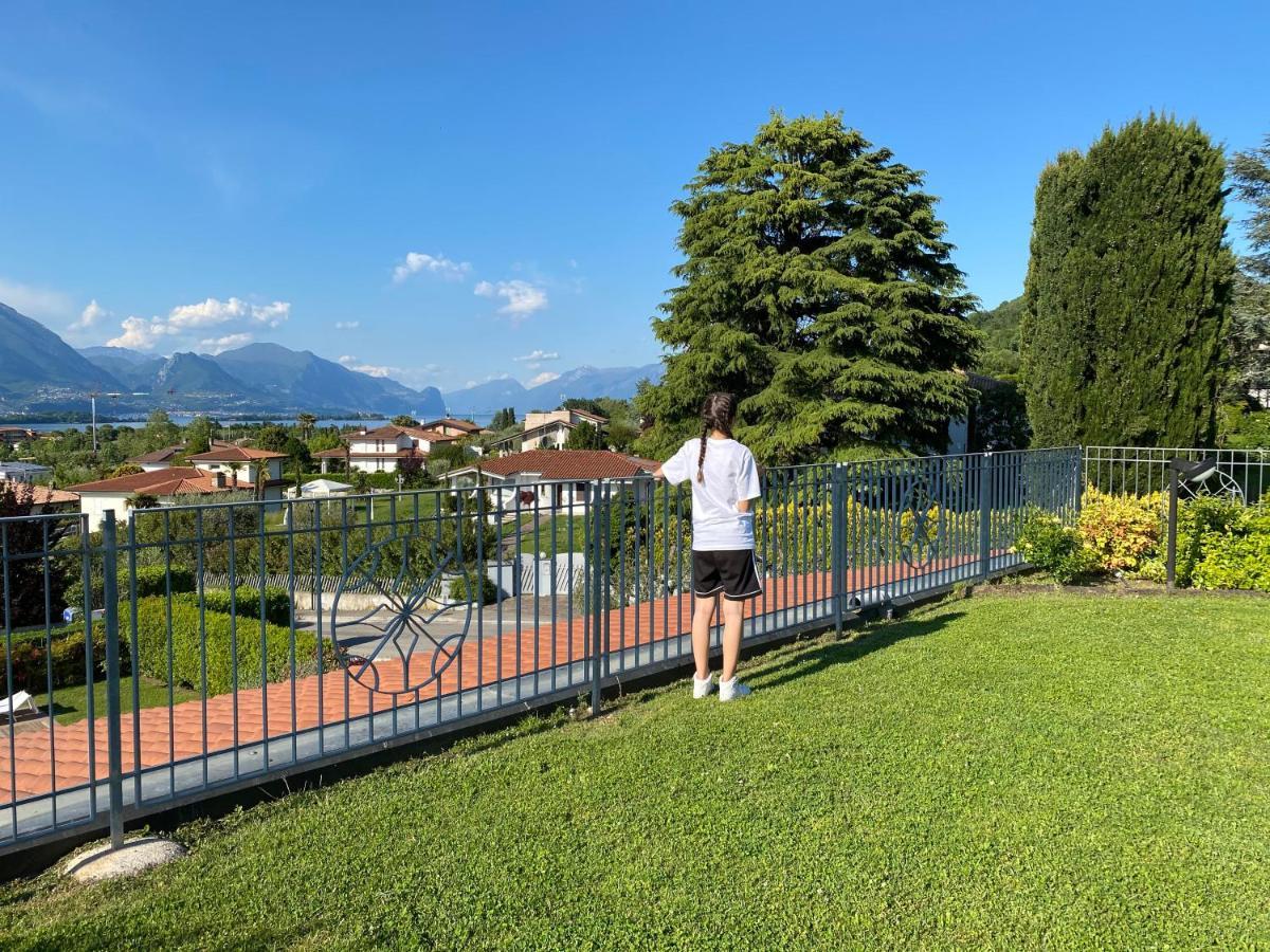 Flowers & Garden Apartment Con Vista Lago Manerba del Garda Bagian luar foto