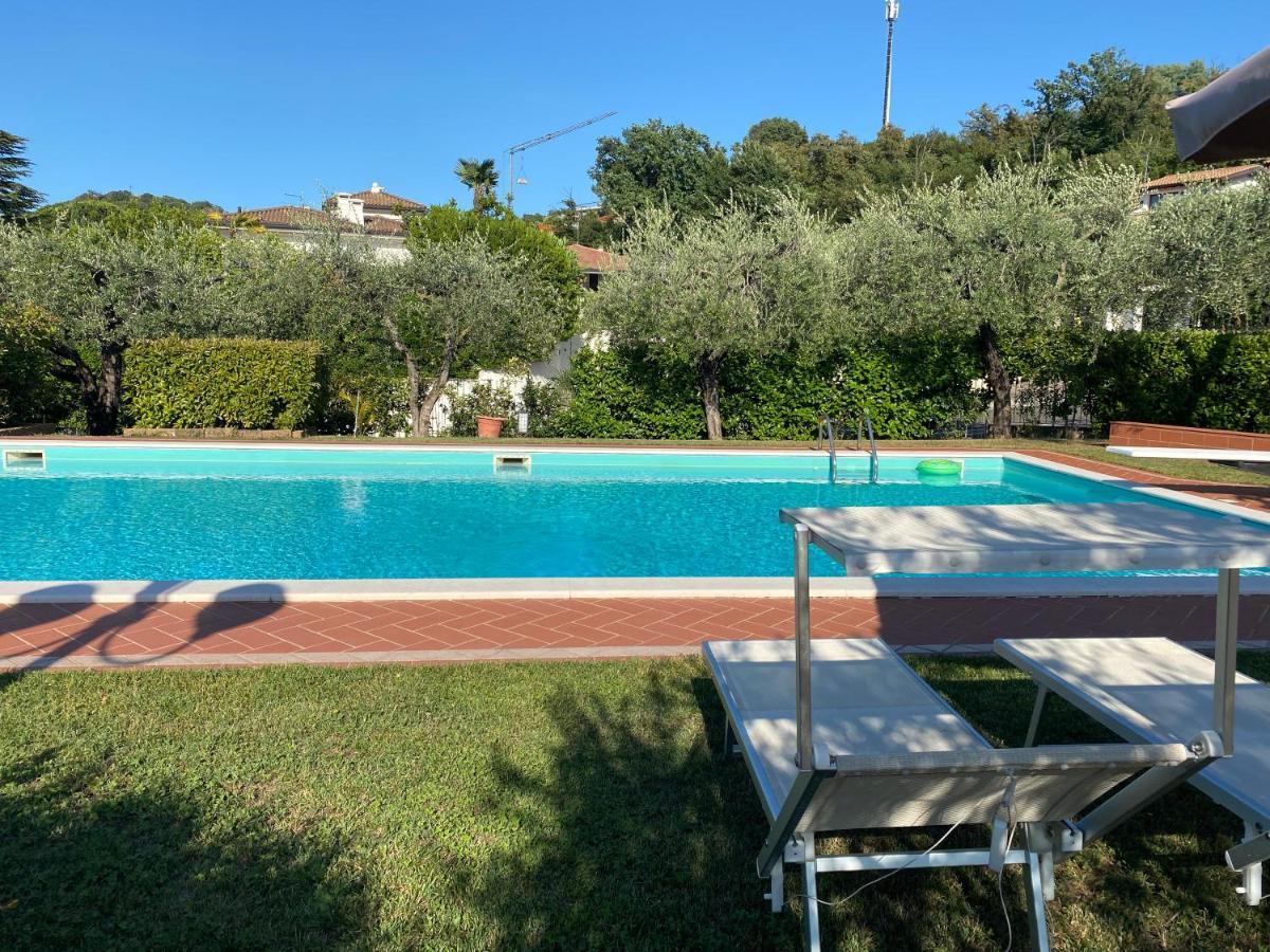 Flowers & Garden Apartment Con Vista Lago Manerba del Garda Bagian luar foto
