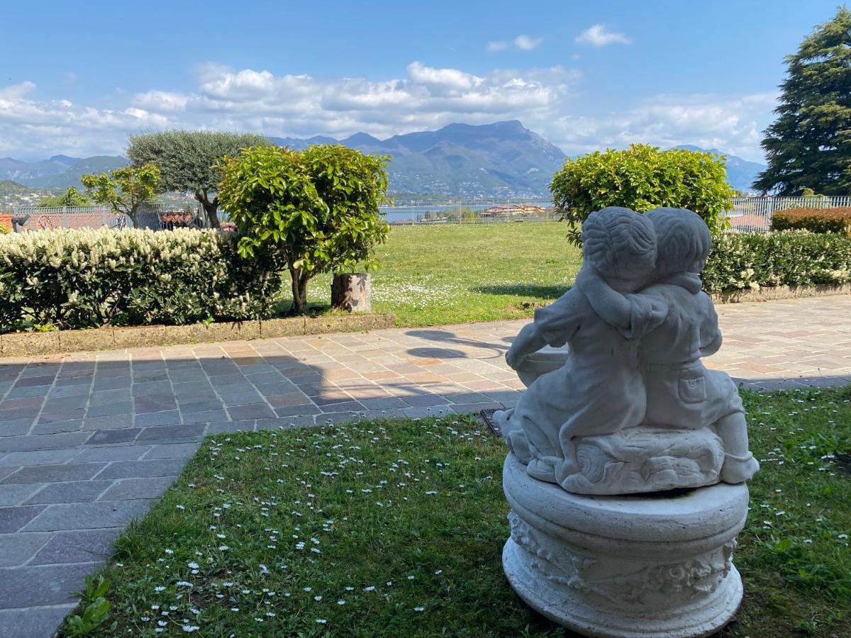 Flowers & Garden Apartment Con Vista Lago Manerba del Garda Bagian luar foto