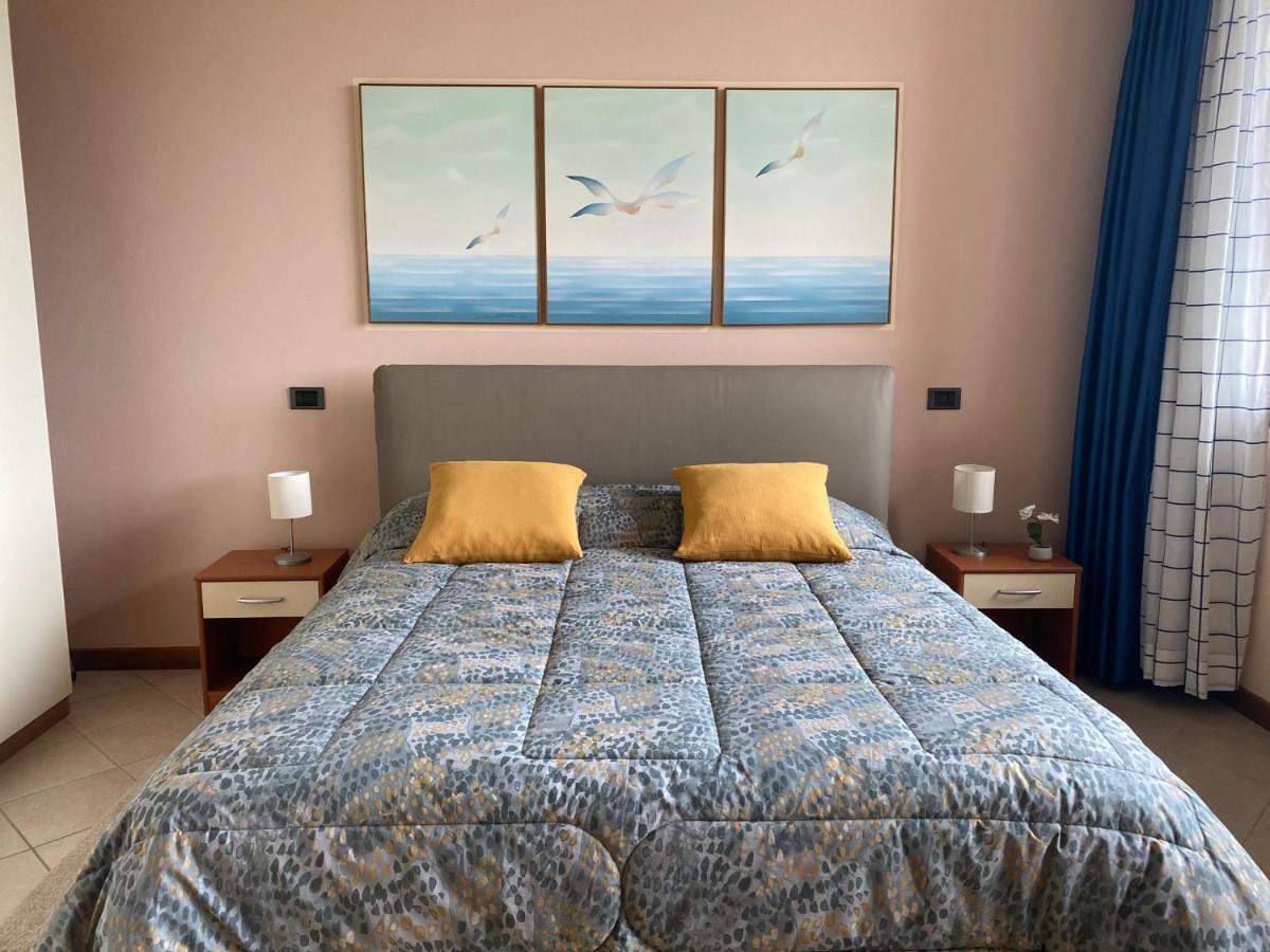 Flowers & Garden Apartment Con Vista Lago Manerba del Garda Bagian luar foto