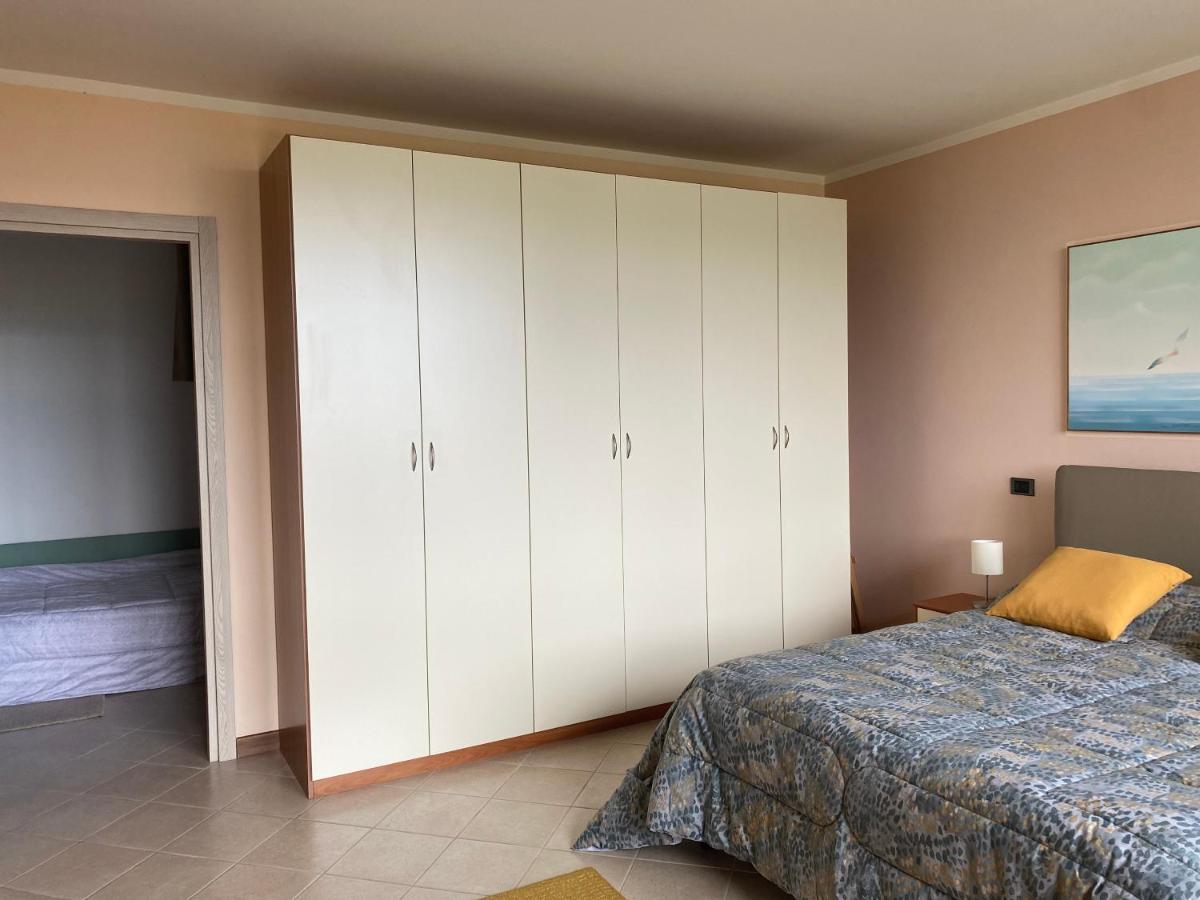 Flowers & Garden Apartment Con Vista Lago Manerba del Garda Bagian luar foto