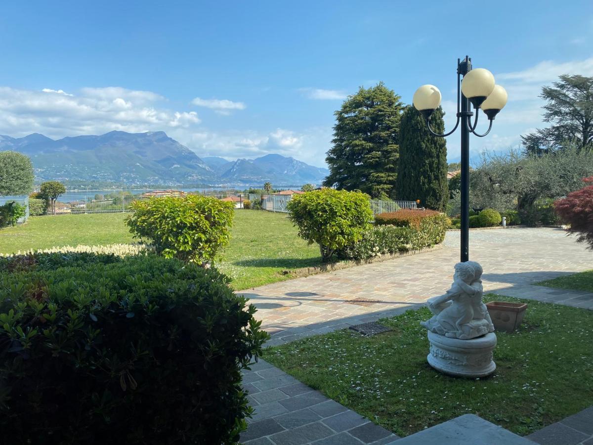 Flowers & Garden Apartment Con Vista Lago Manerba del Garda Bagian luar foto