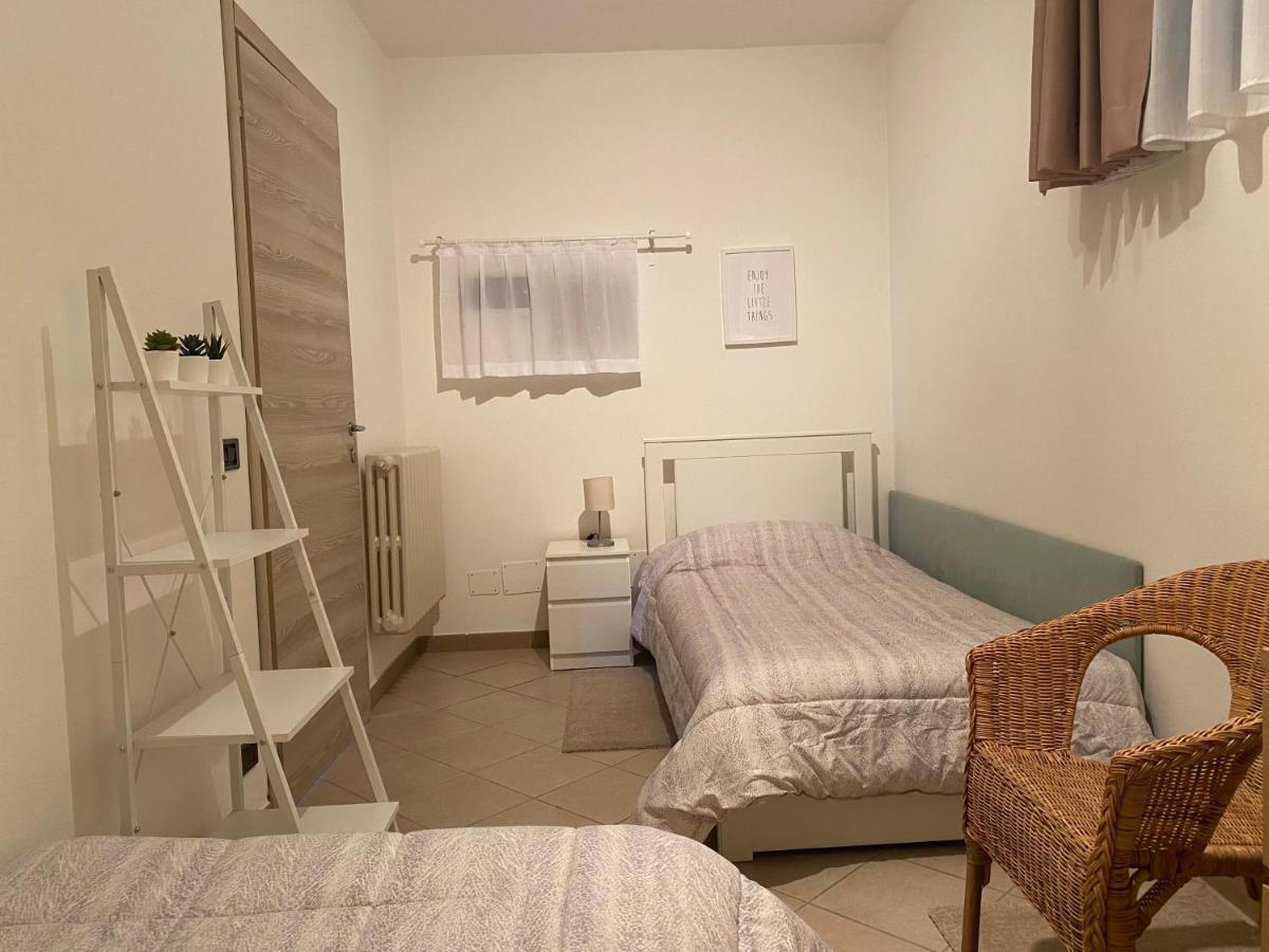 Flowers & Garden Apartment Con Vista Lago Manerba del Garda Bagian luar foto