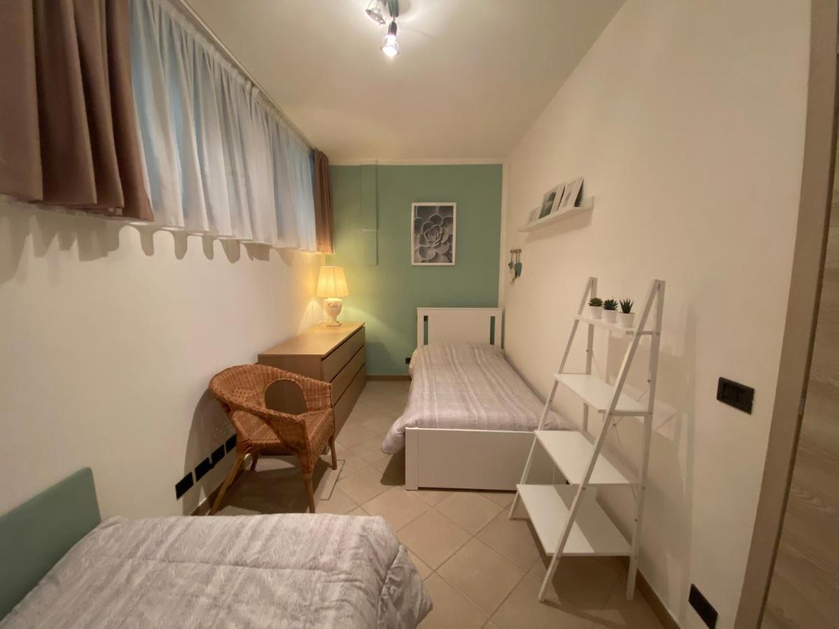 Flowers & Garden Apartment Con Vista Lago Manerba del Garda Bagian luar foto