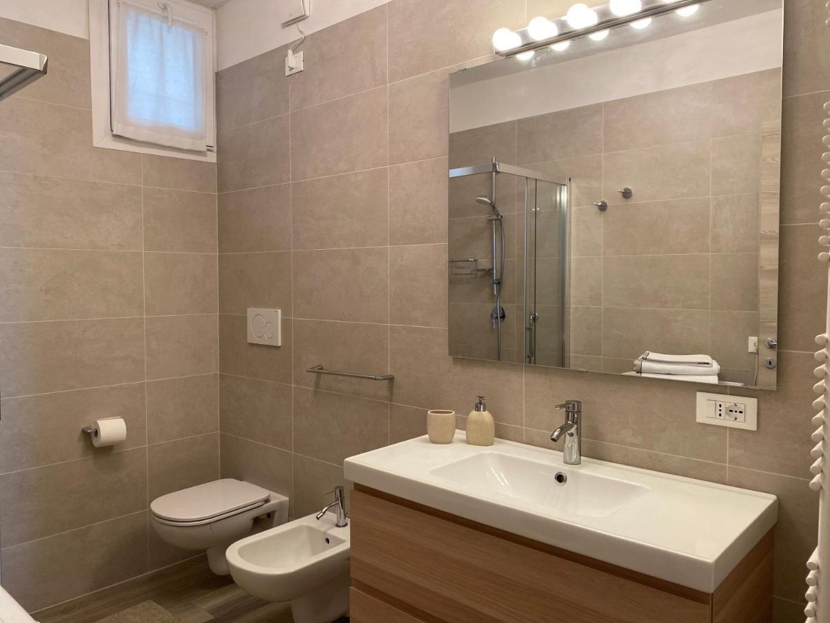 Flowers & Garden Apartment Con Vista Lago Manerba del Garda Bagian luar foto